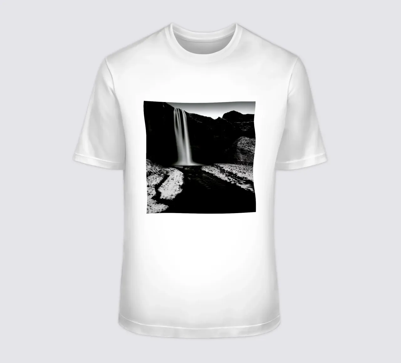 Seljalandsfoss, Island t-shirt da Håggard Photography | Ronny Behnert