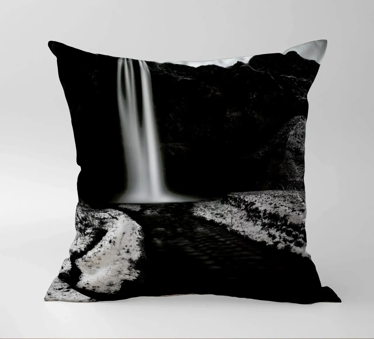 Seljalandsfoss, Island cuscino da Håggard Photography | Ronny Behnert