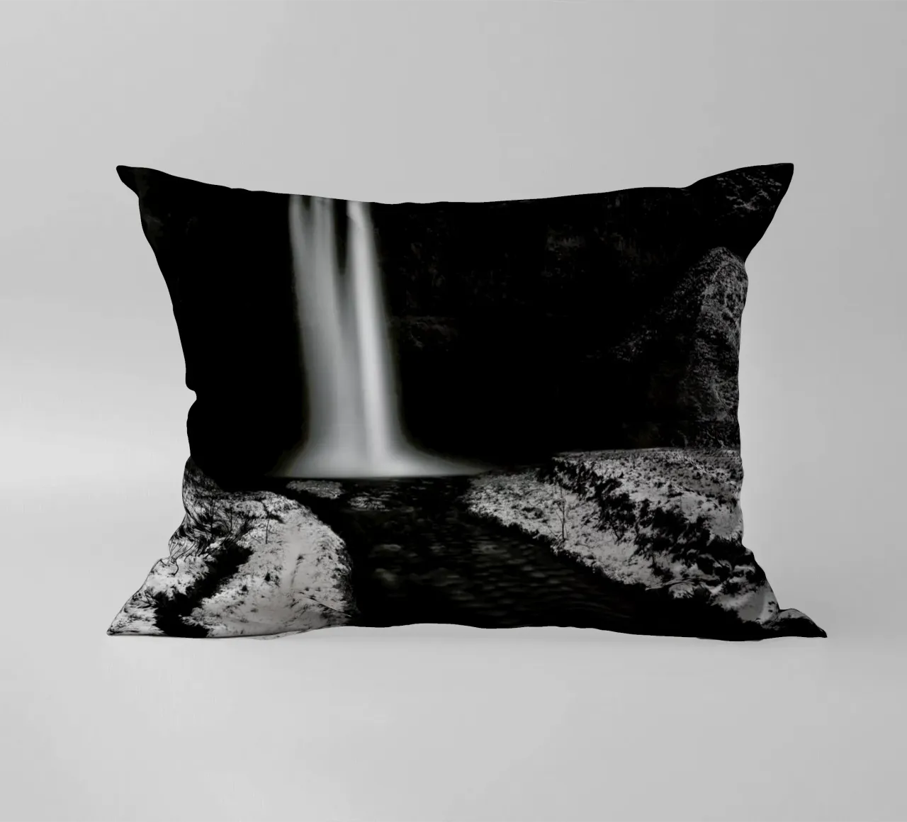 Seljalandsfoss, Island cuscino da Håggard Photography | Ronny Behnert