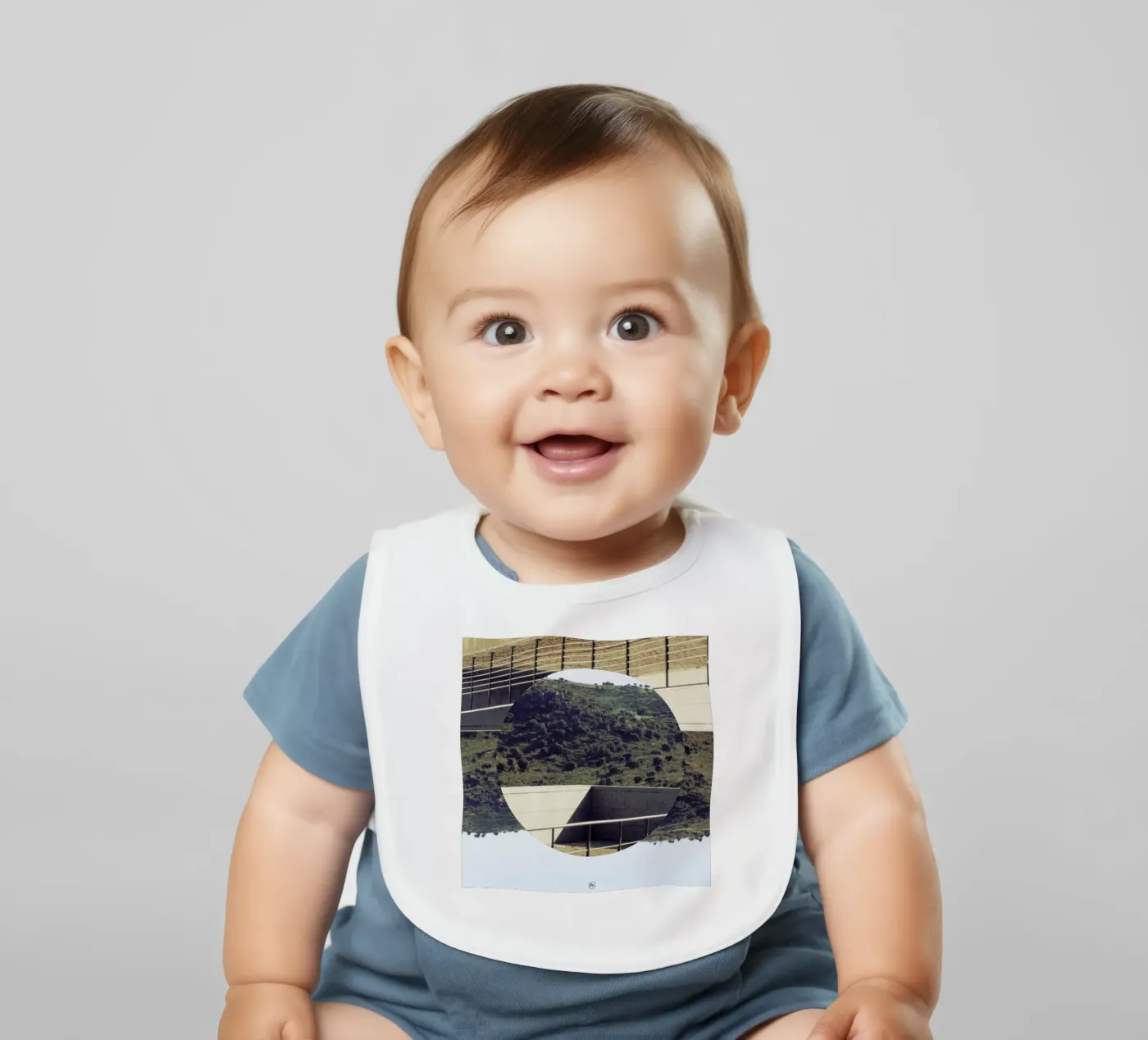 Platforma baby slabbetje van Nicolas Messaritis