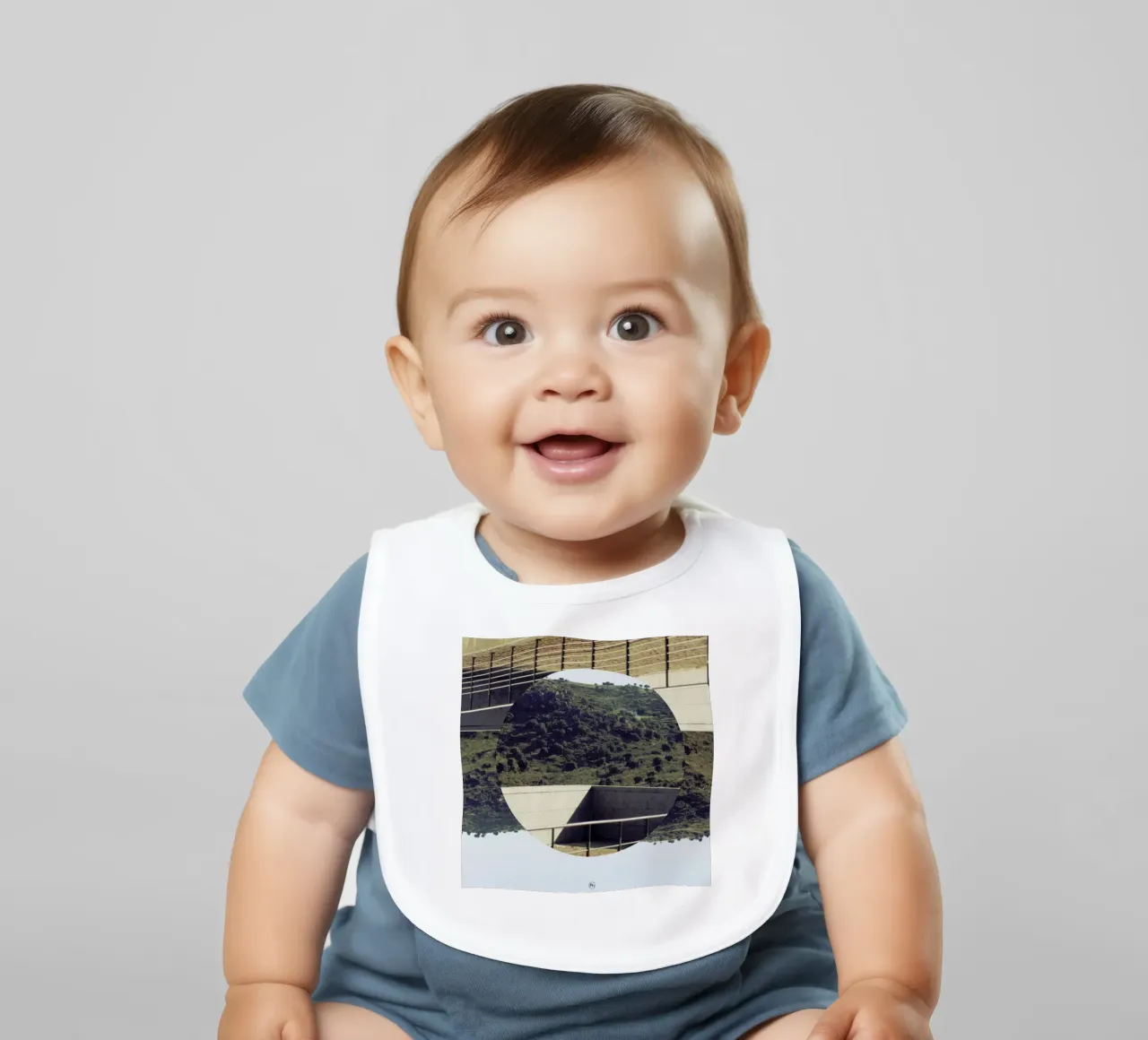 Platforma baby bib by Nicolas Messaritis