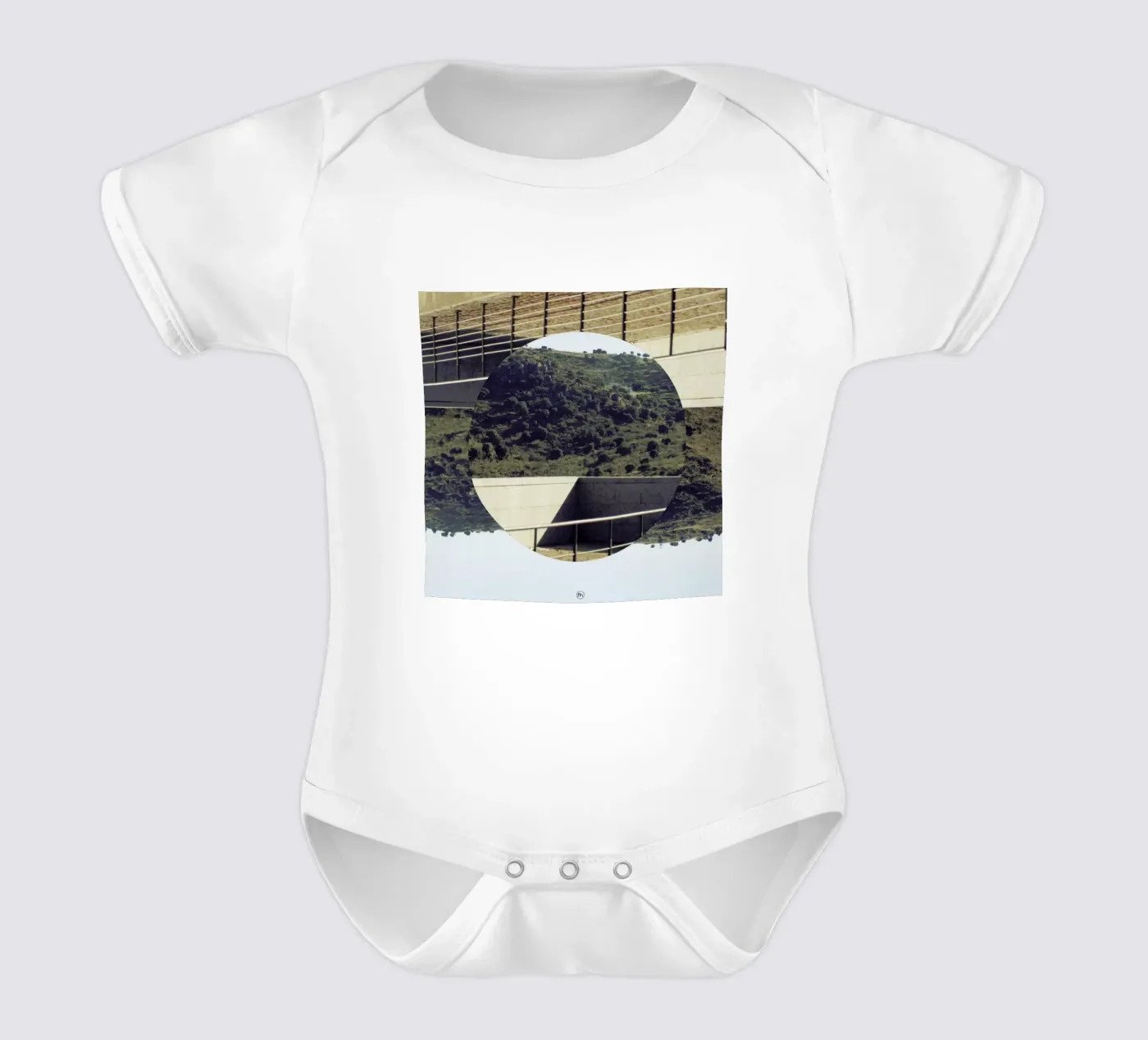 Platforma Kurzarm Babybody von Nicolas Messaritis