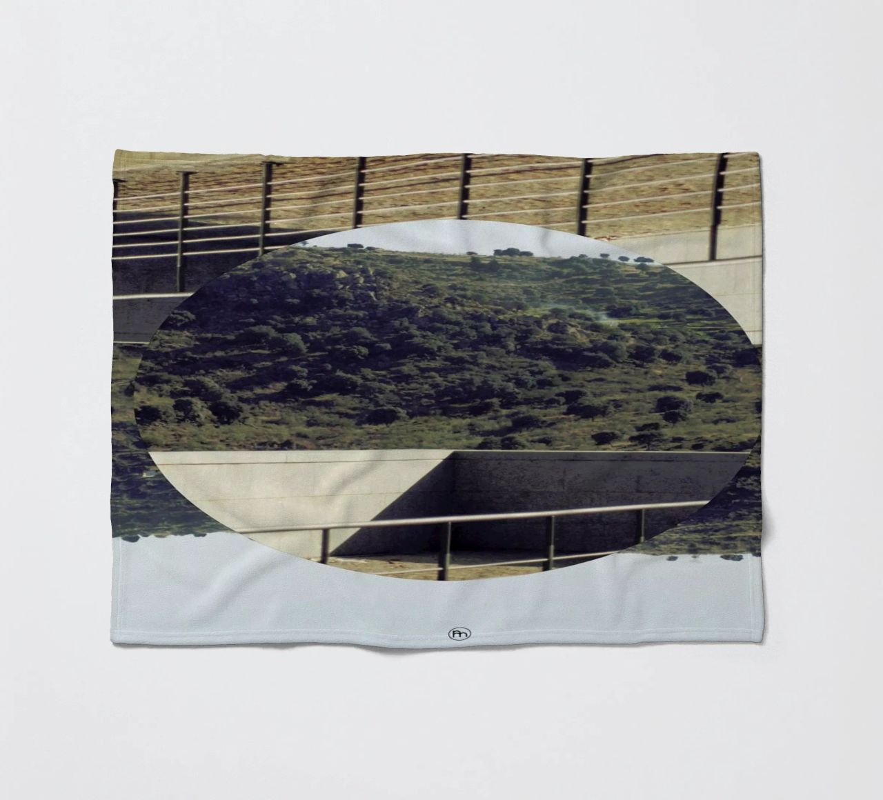 Platforma coperta in pile da Nicolas Messaritis