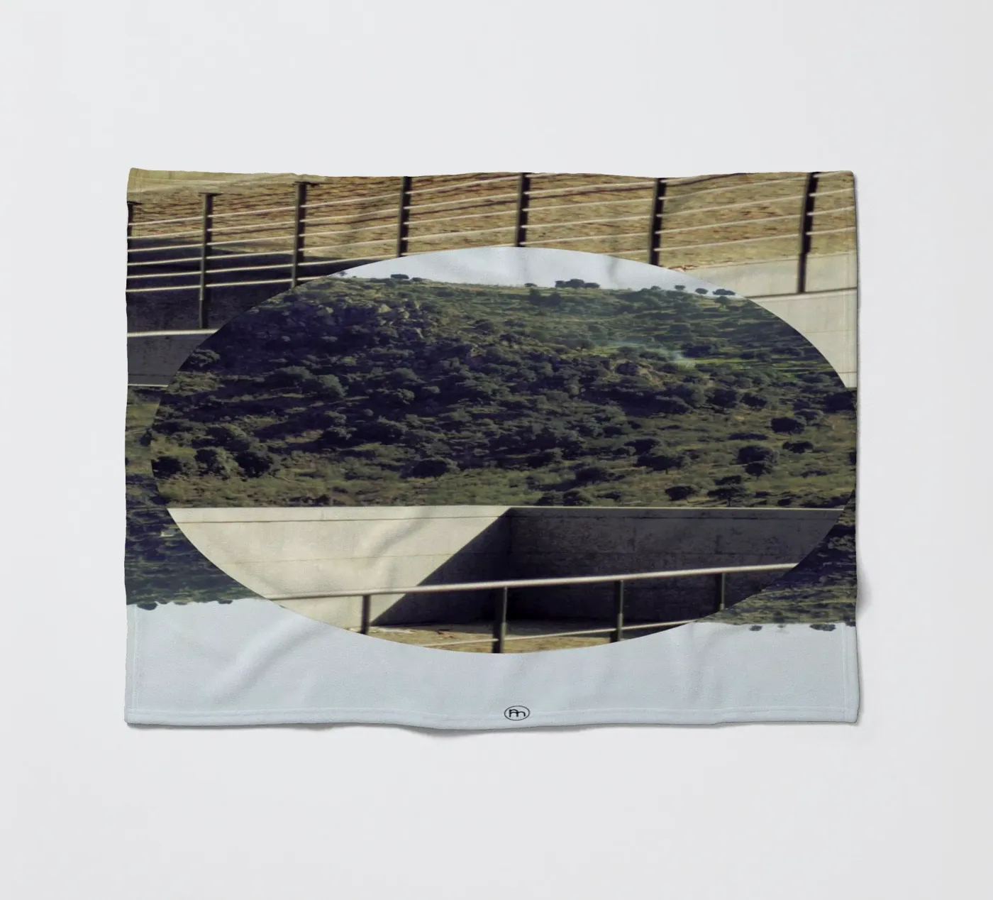 Platforma Fleecedecke von Nicolas Messaritis