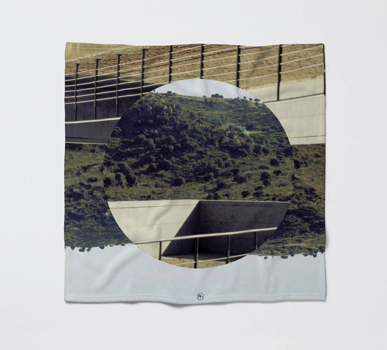 Platforma coperta in pile da Nicolas Messaritis
