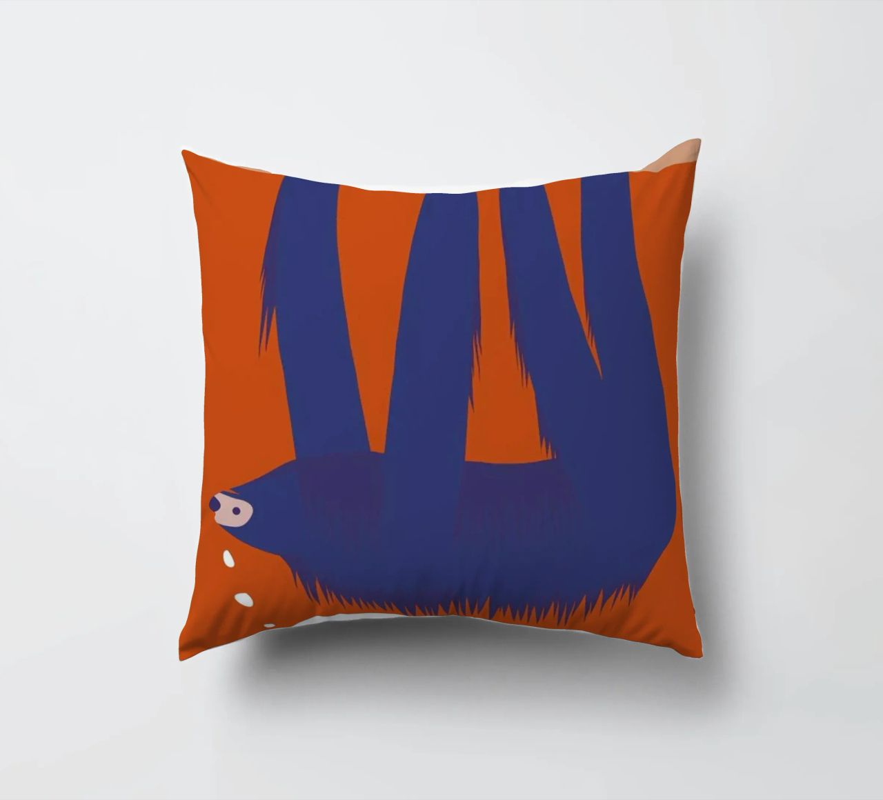 Sloth, Hang in There cuscino da Monika Aichele