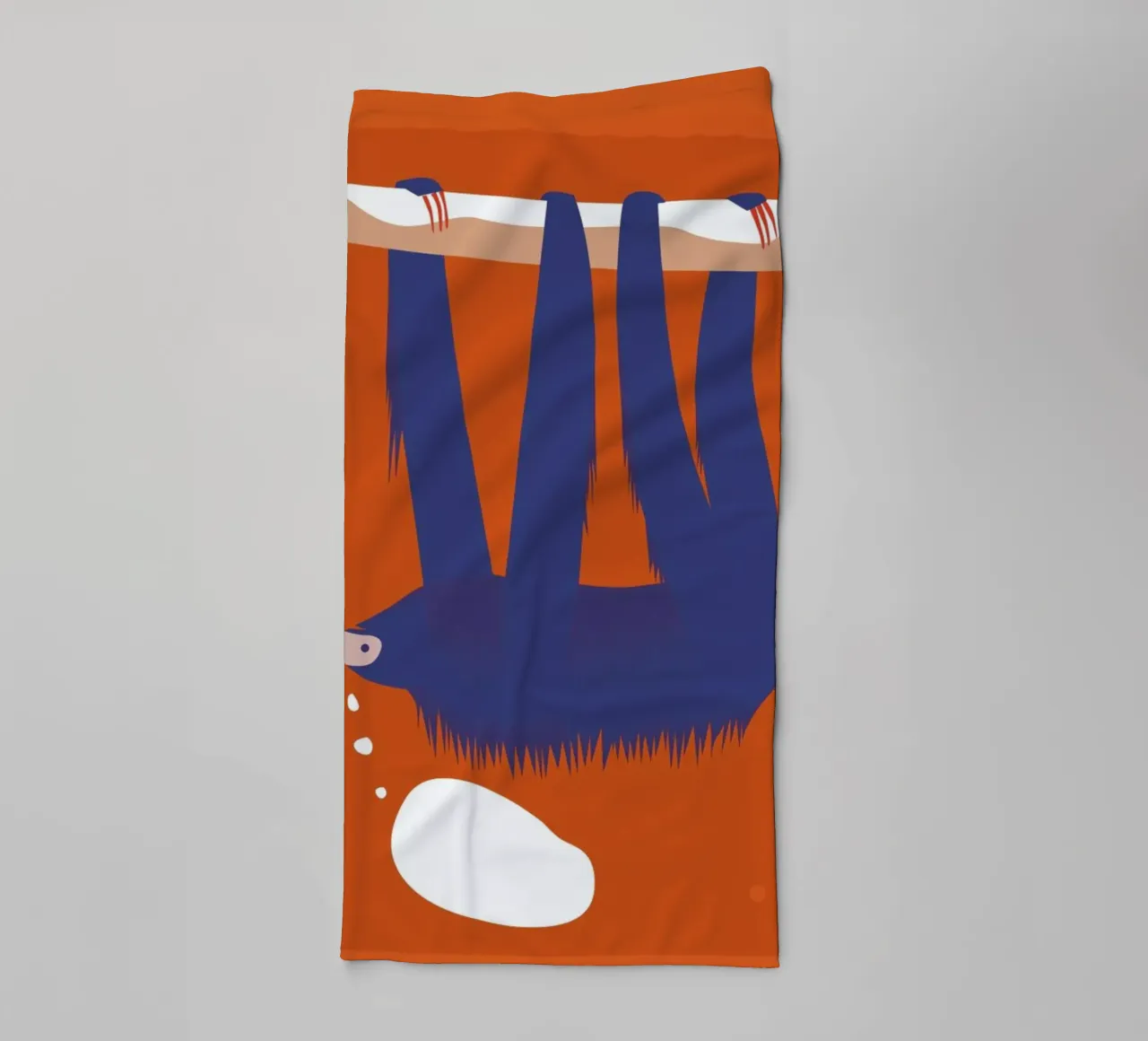 Sloth, Hang in There toalla de baño de Monika Aichele
