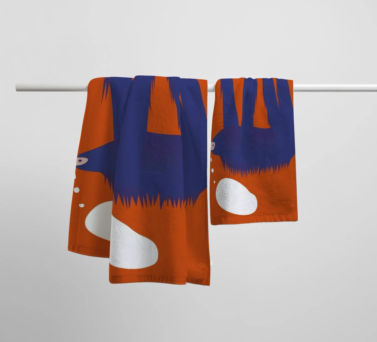 Sloth, Hang in There asciugamano da bagno da Monika Aichele