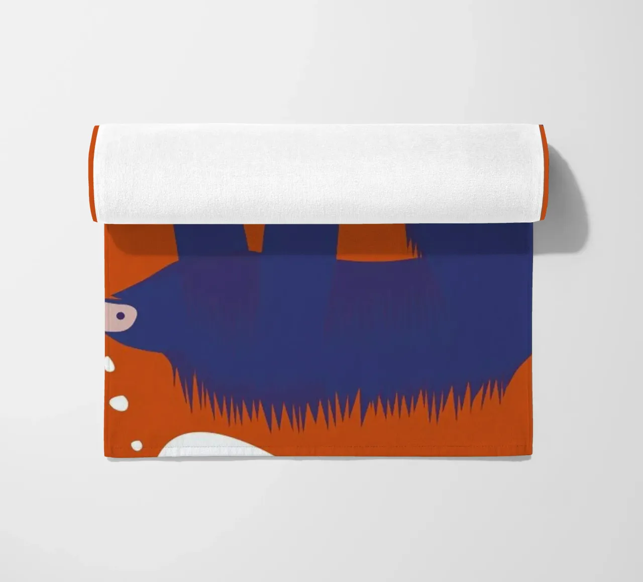 Sloth, Hang in There toalla de playa de Monika Aichele
