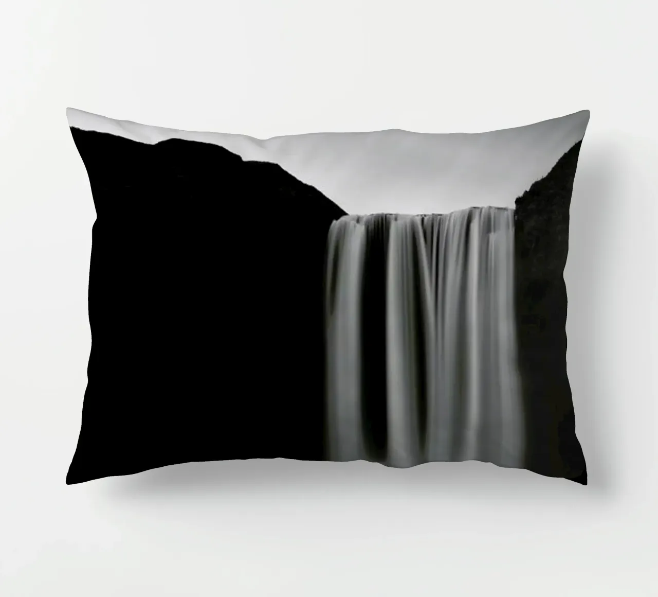 Skogafoss Study 2 cuscino da Michael J. Reibert