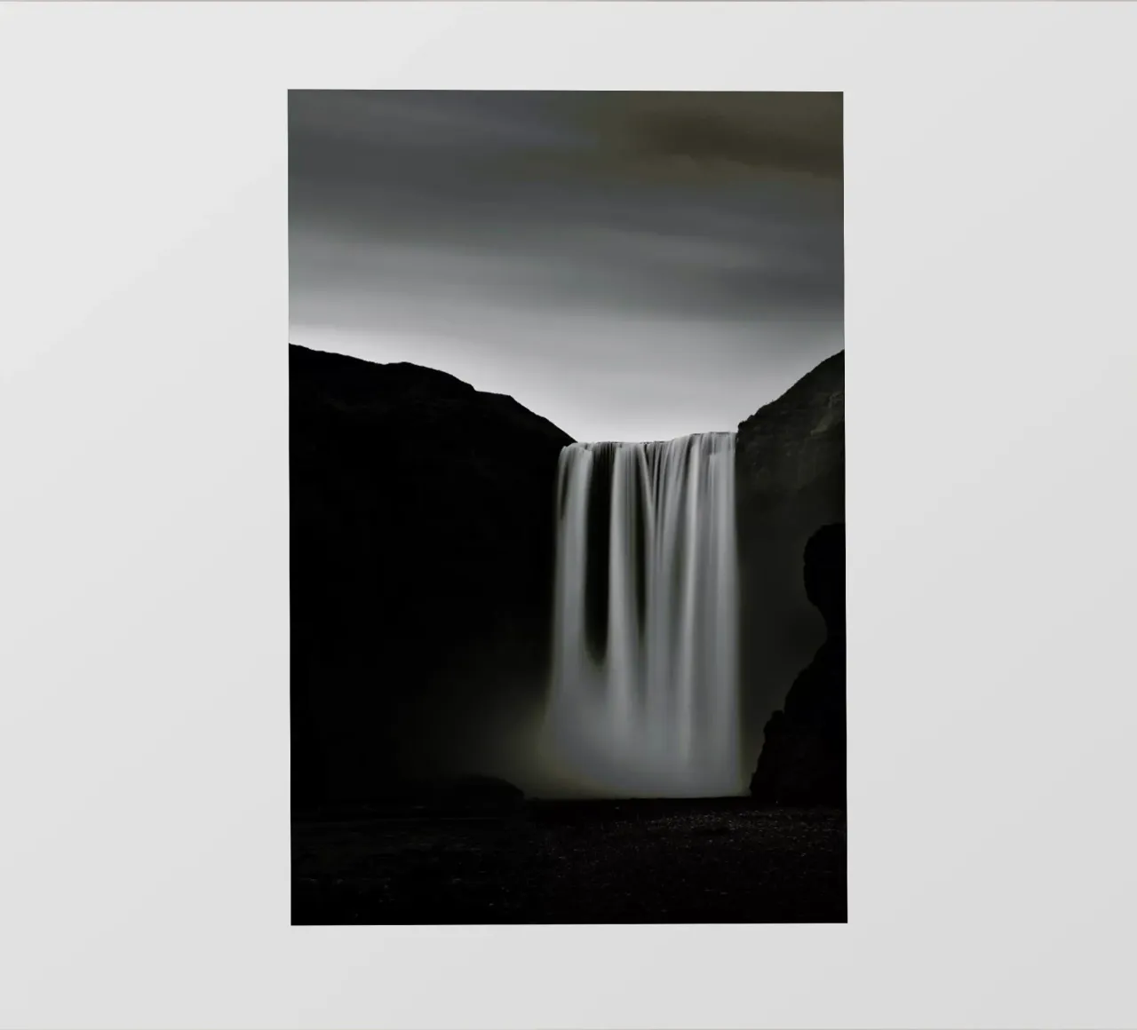 Skogafoss Study 2 pellicola backlit da Michael J. Reibert