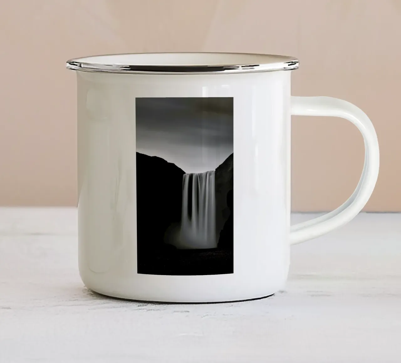 Skogafoss Study 2 tazza in smalto da Michael J. Reibert