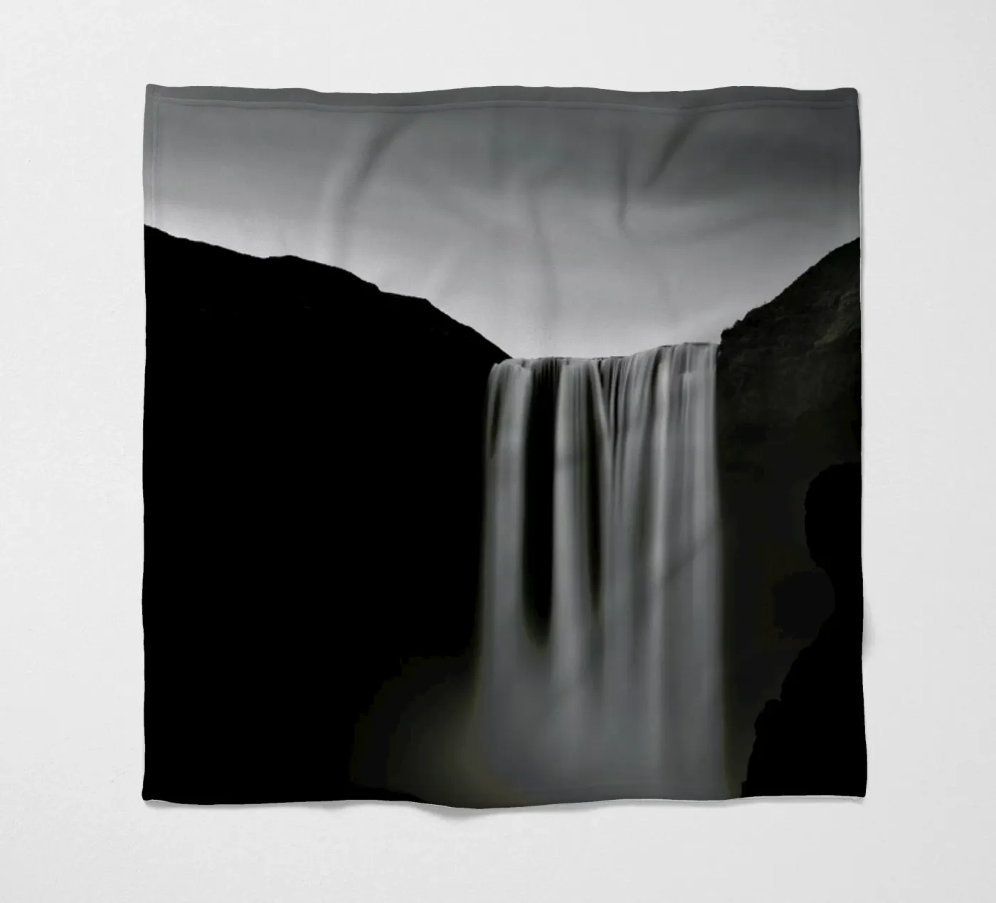 Skogafoss Study 2 Fleecedecke von Michael J. Reibert