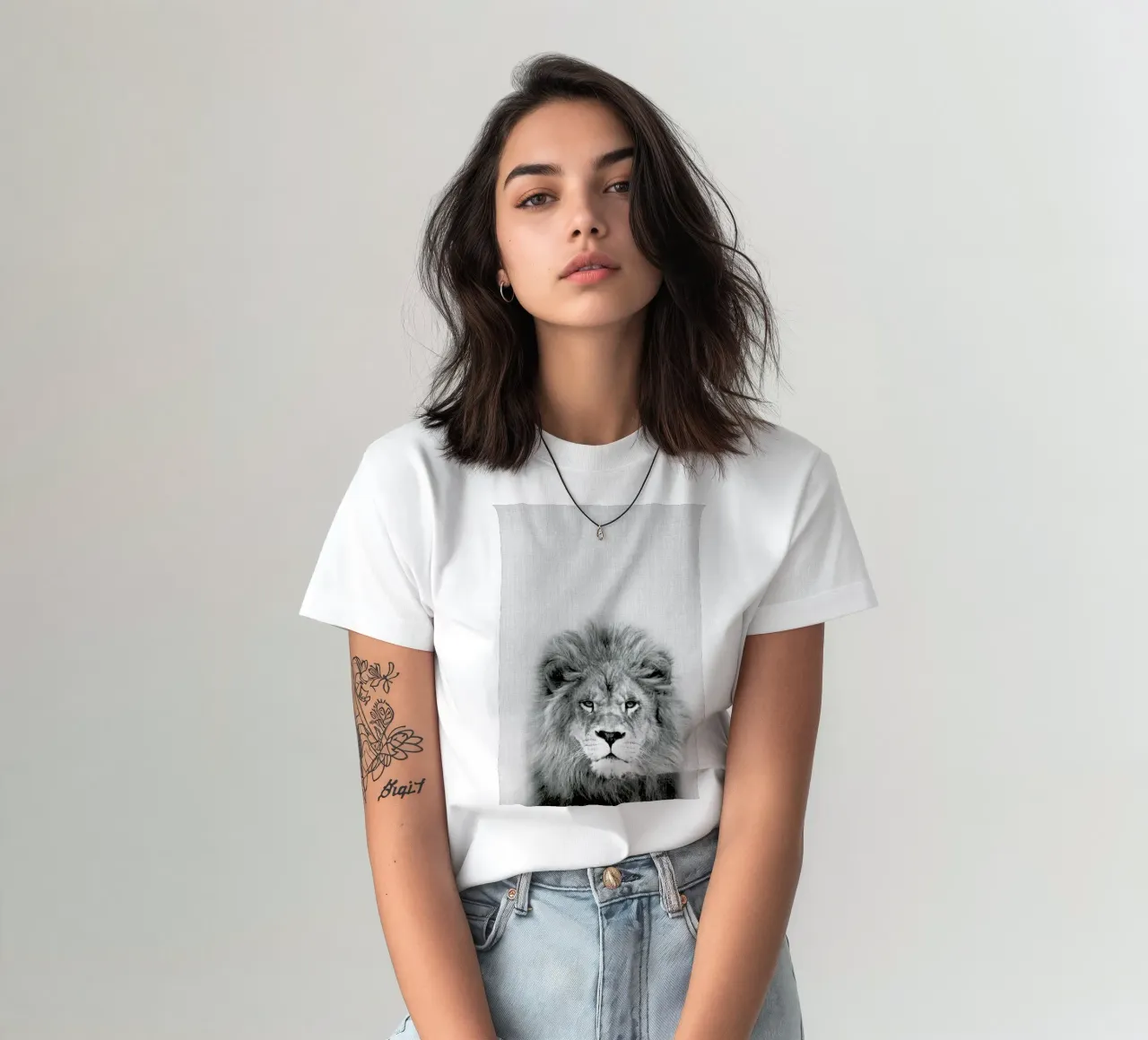 Peekaboo Lion BW t-shirt da Lila x Lola