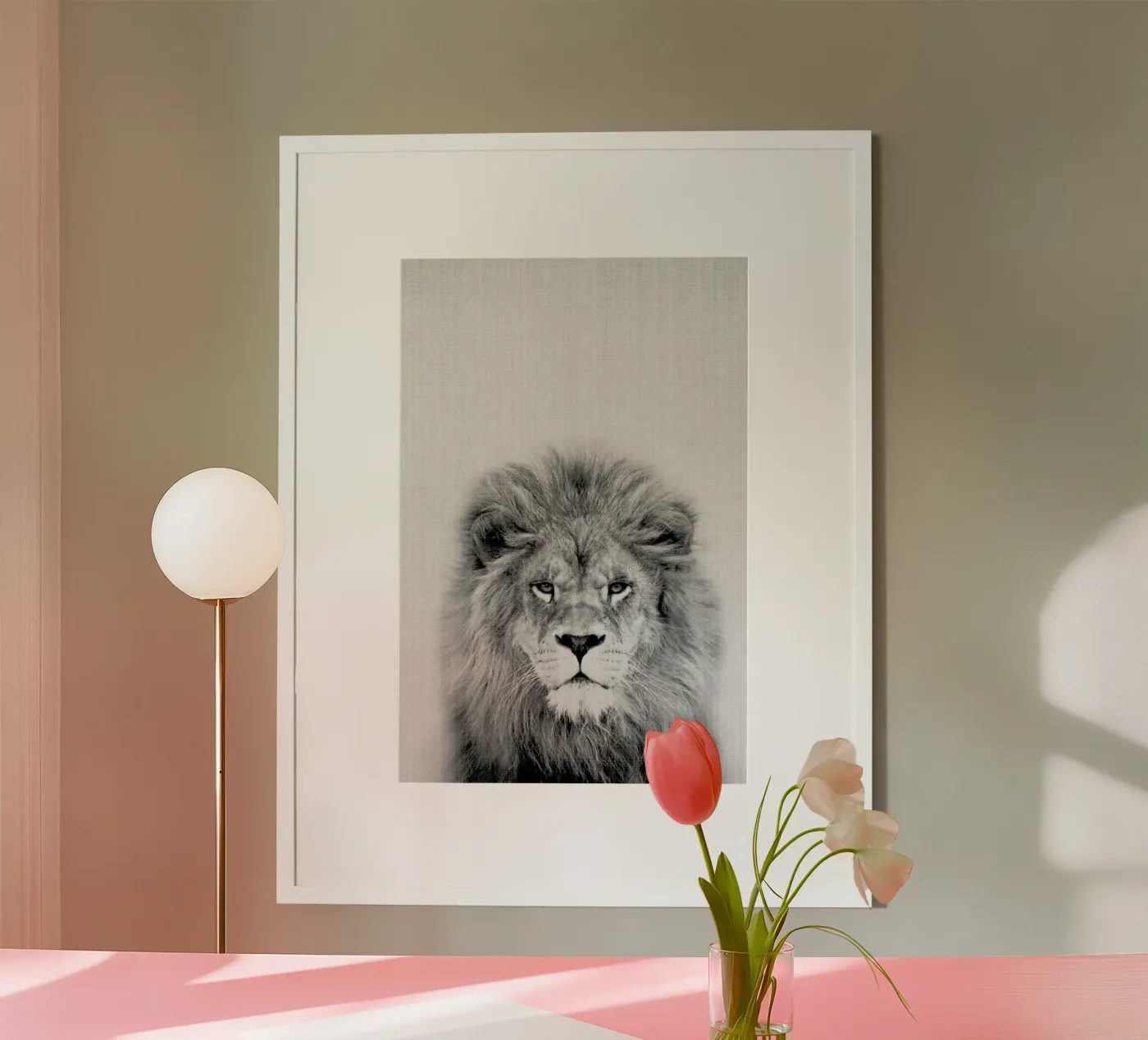 Peekaboo Lion BW poster van Lila & Lola