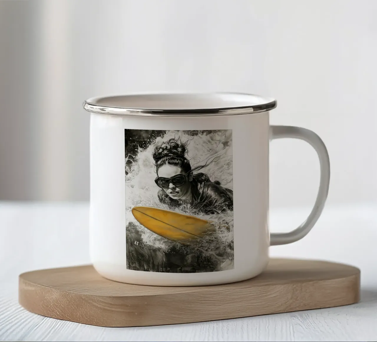 Ragazza che fa surf tazza in smalto da Justyna Jaszke JBJart