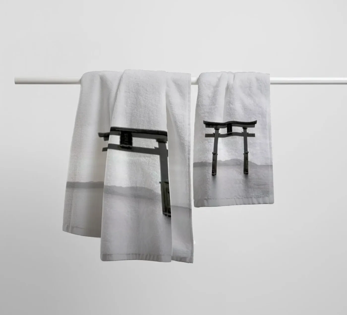 Torii Study 2 badhanddoek van Michael J. Reibert
