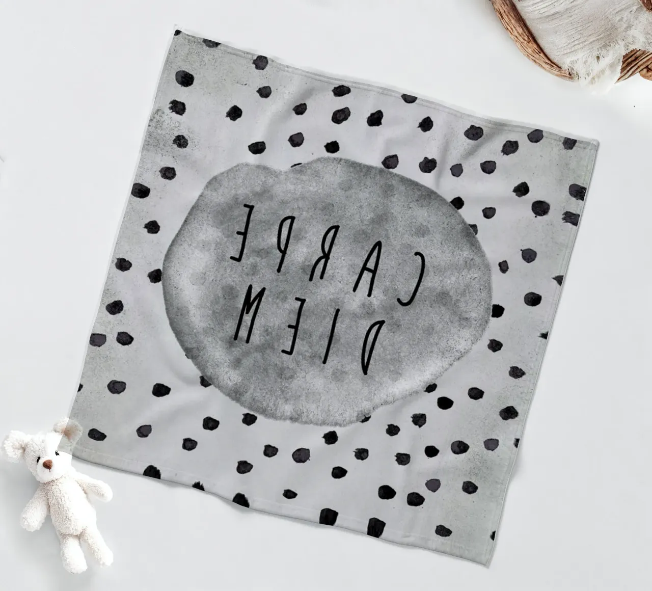 Carpe Diem coperta in pile da Vasare Nar