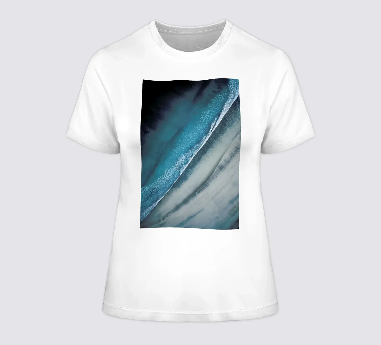Lofoten Beach Frauen T-Shirt von Airpixels