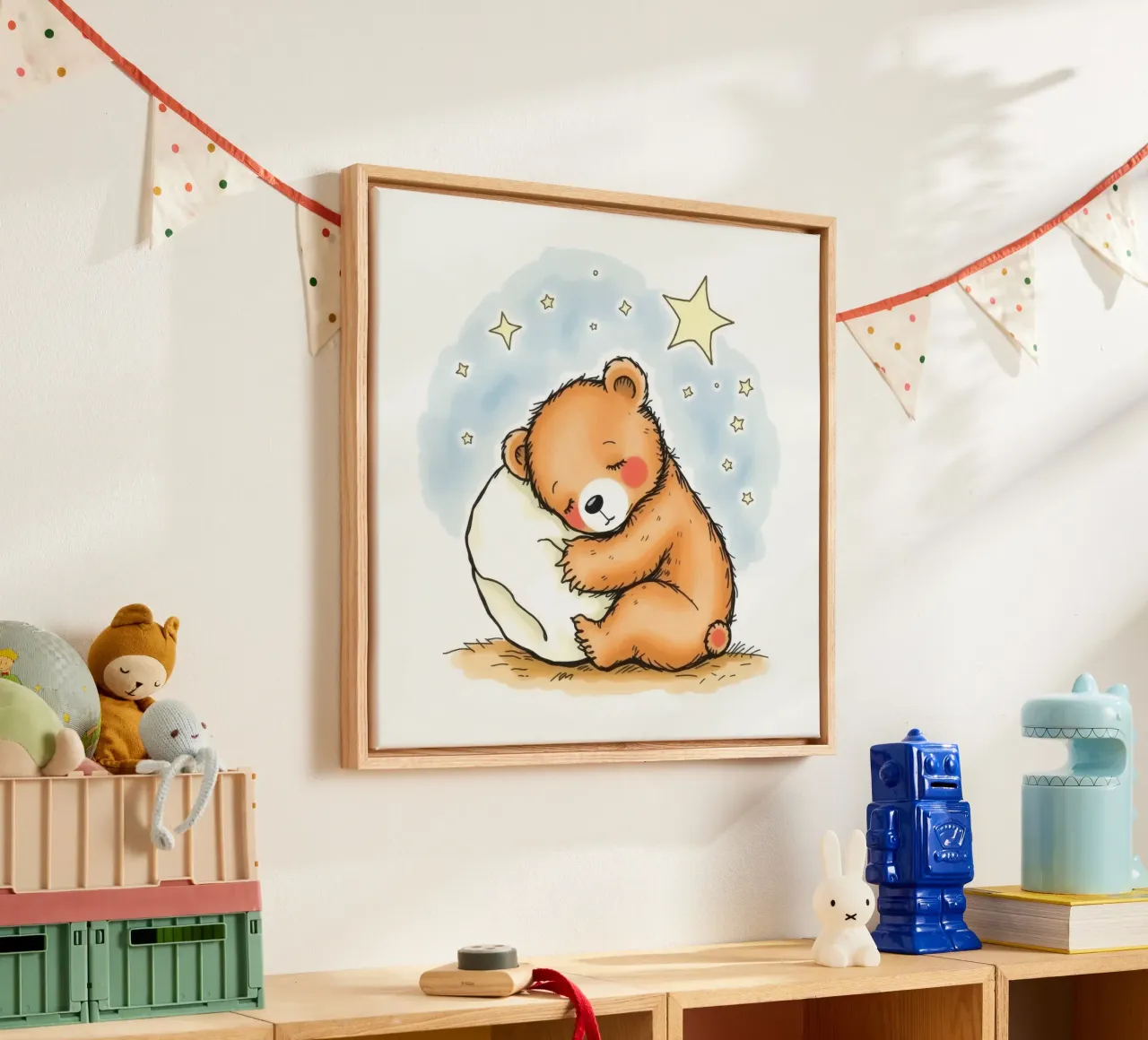 Orso carino che coccola un cuscino sotto le stelle in un cielo notturno tela con Cornice a cassetta da DesignDoodle