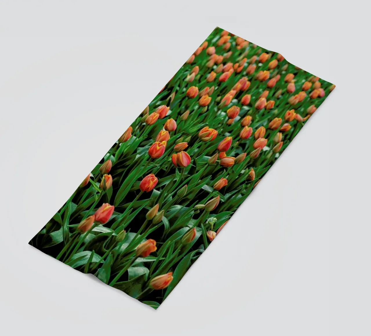 Tulip Field Orange telo mare da Curious Collections by Marielle Leenders