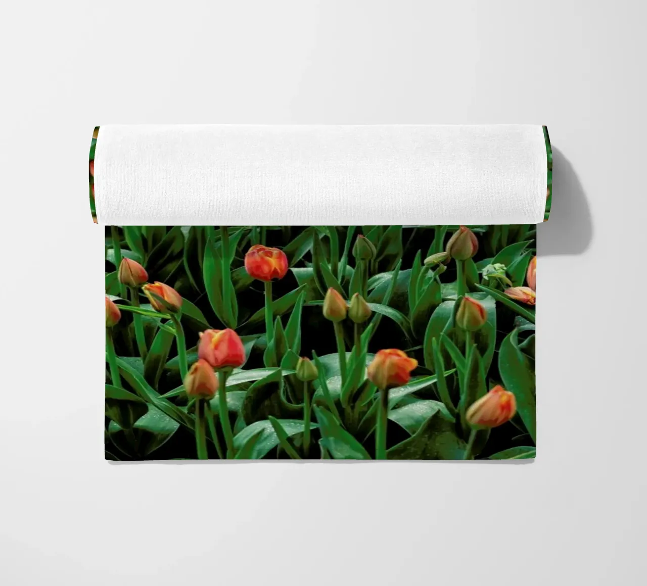 Tulip Field Orange telo mare da Curious Collections by Marielle Leenders