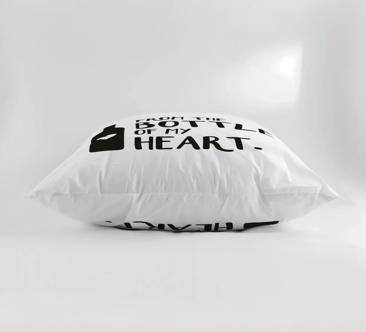 Dalla bottiglia del mio cuore cuscino da Constanze Art Direction