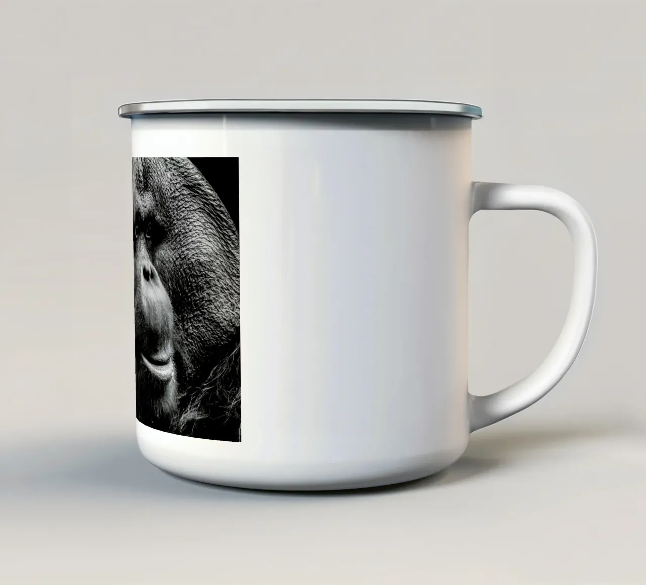 Sumatran Orangutan tazza in smalto da Victoria Frost