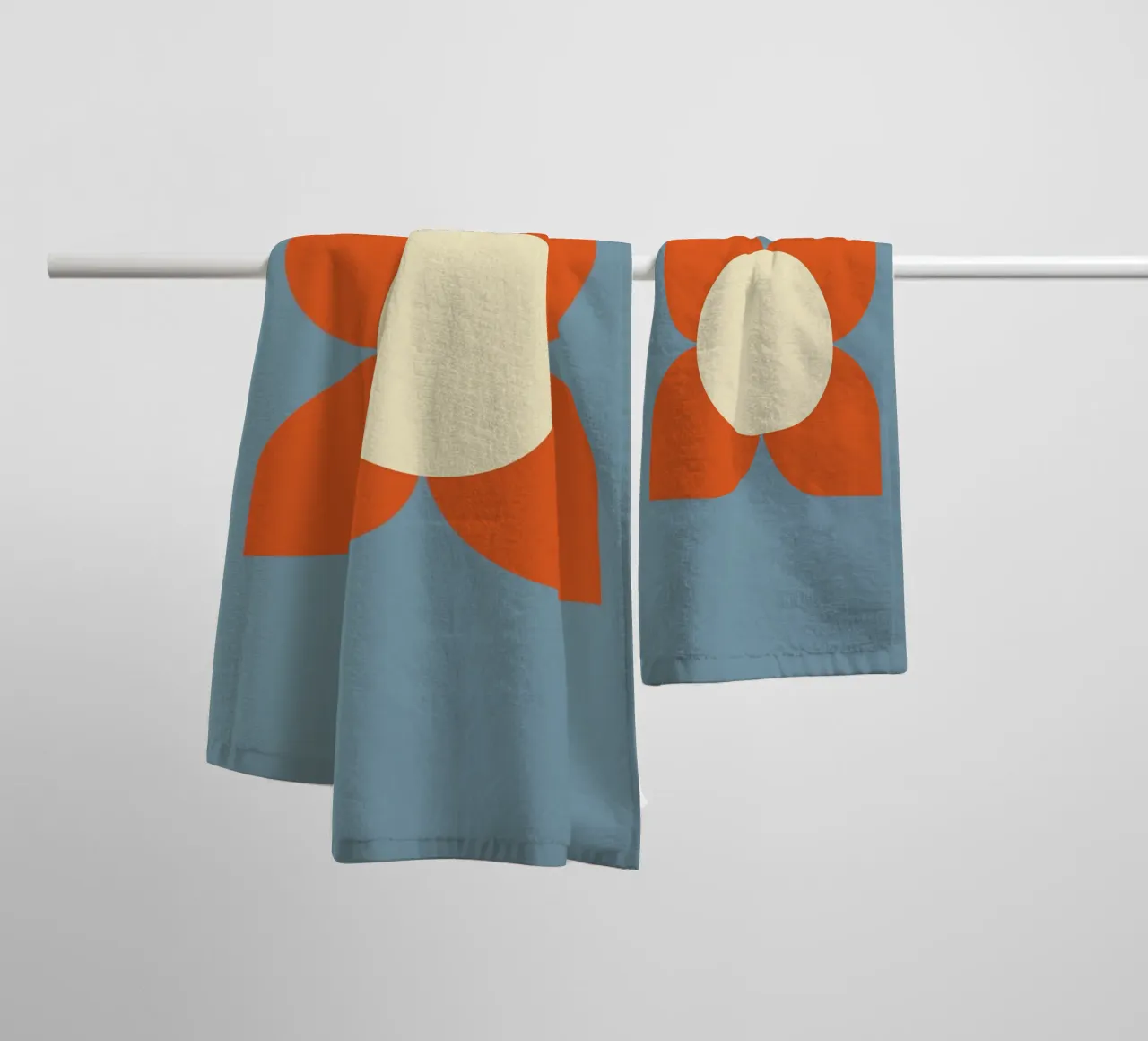 Retro Bloom Harmony - Floreale geometrico di metà secolo asciugamano da bagno da susanacosta
