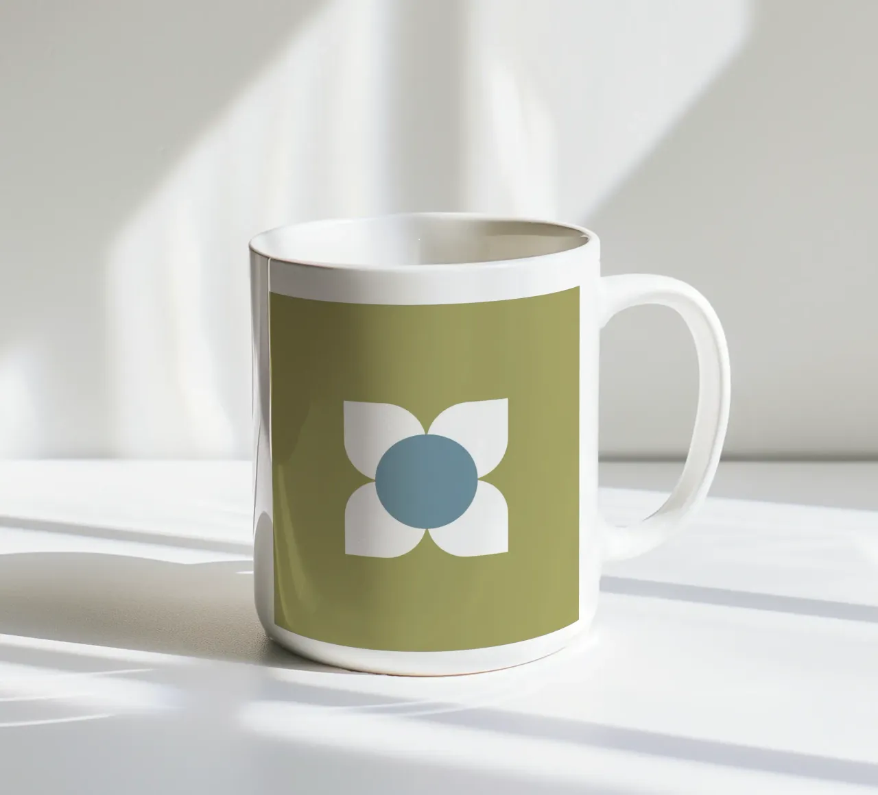 Sage Bloom Harmony - Floreale geometrico moderno di metà secolo tazza in ceramica da susanacosta