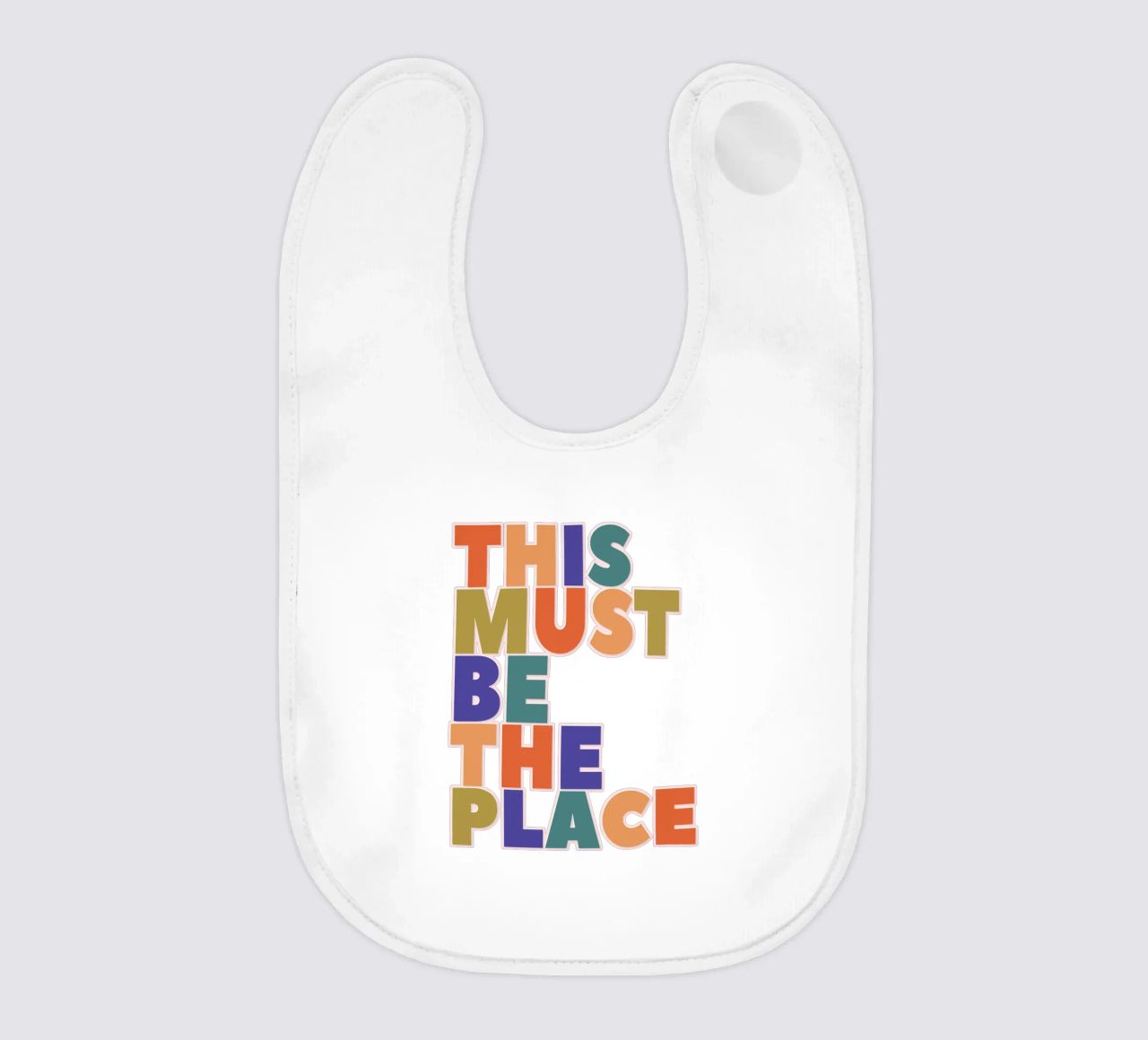 This Must Be The Place – Retro Chunky Typography Print Babylätzchen von showmemars