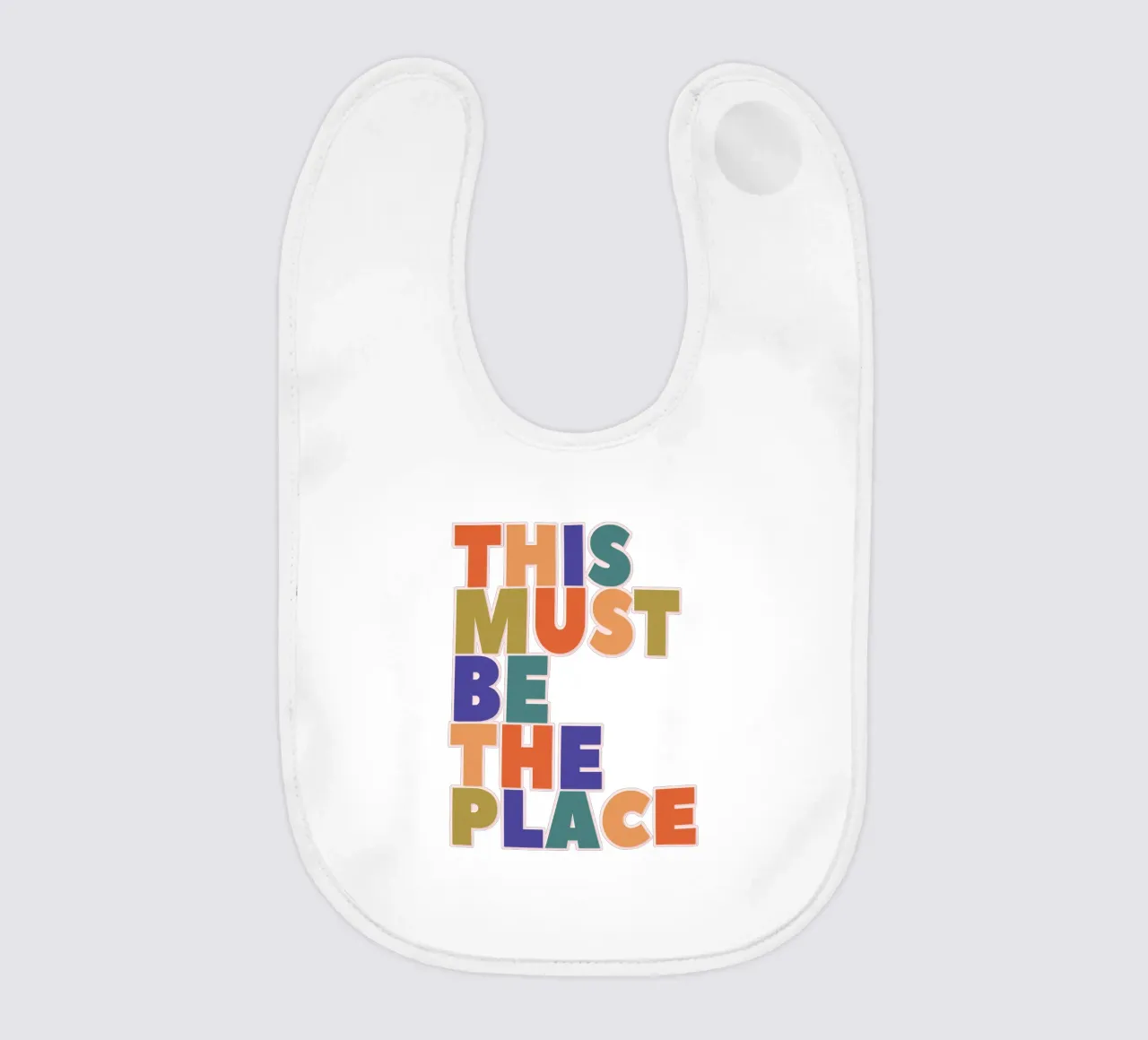 This Must Be The Place – Retro Chunky Typography Print Babylätzchen von showmemars