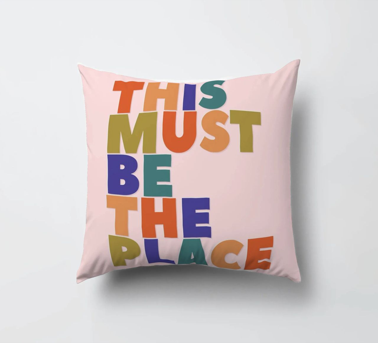 This Must Be The Place – Retro Chunky Typography Print coussin de showmemars