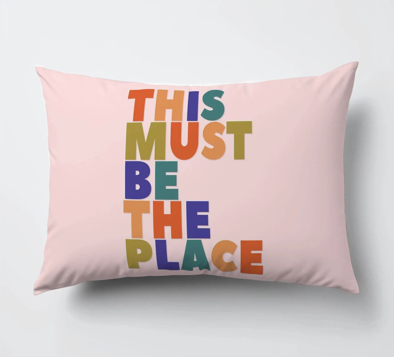 This Must Be The Place – Retro Chunky Typography Print coussin de showmemars