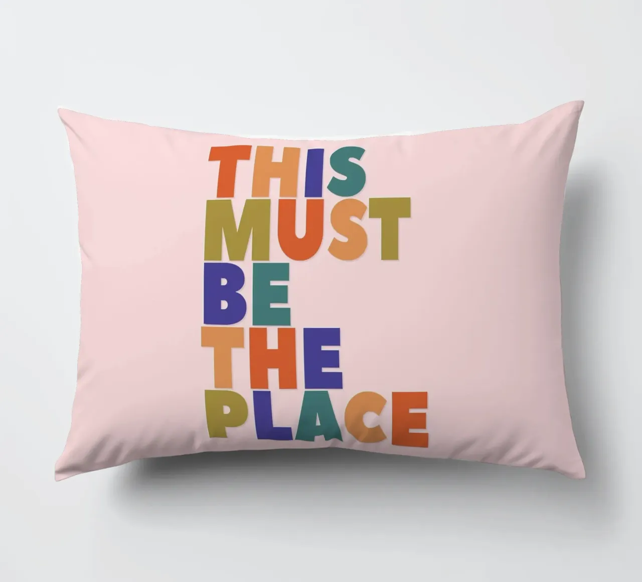 This Must Be The Place – Retro Chunky Typography Print Kissen von showmemars