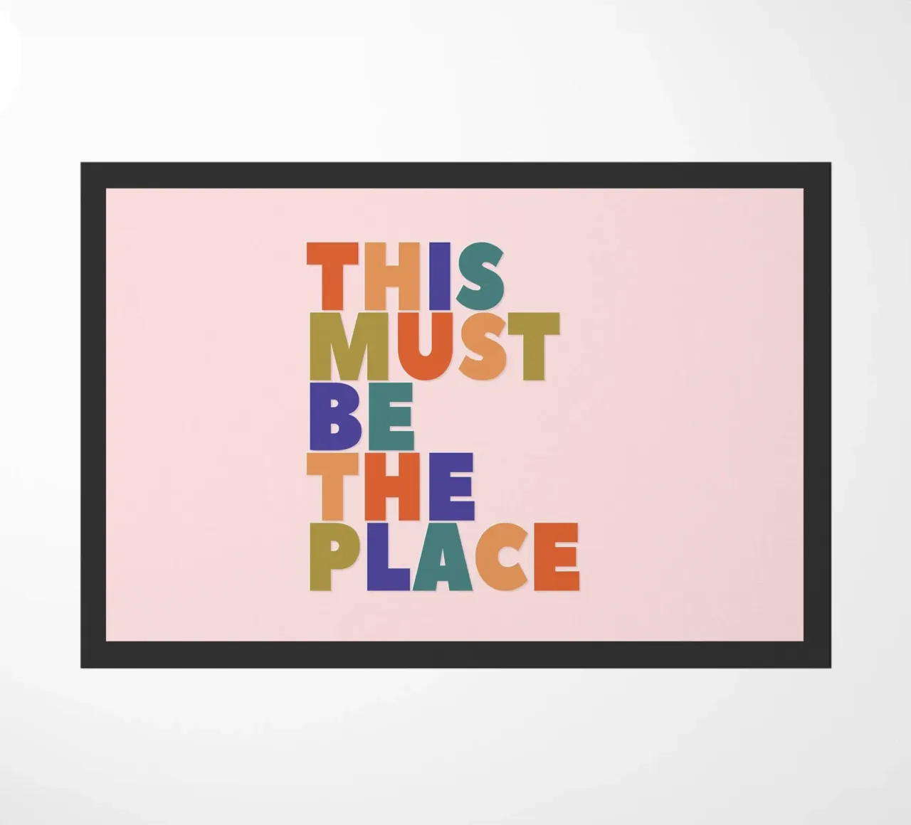 This Must Be The Place – Retro Chunky Typography Print Fußmatte von showmemars