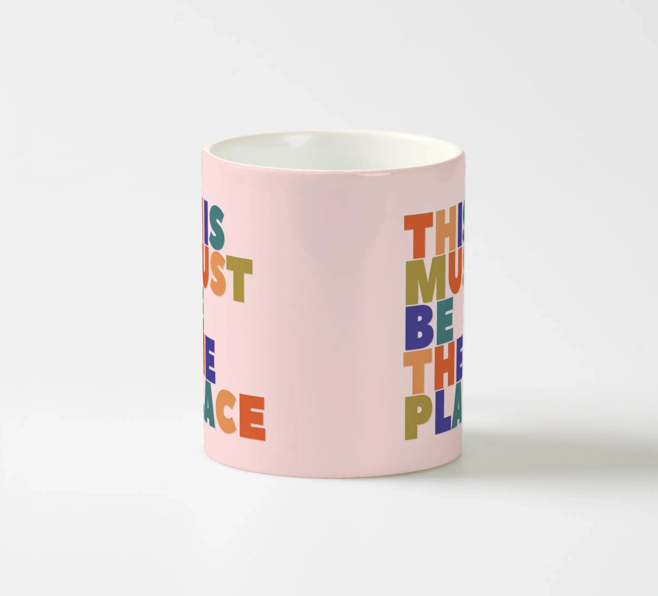 This Must Be The Place – Retro Chunky Typography Print mug en céramique de showmemars