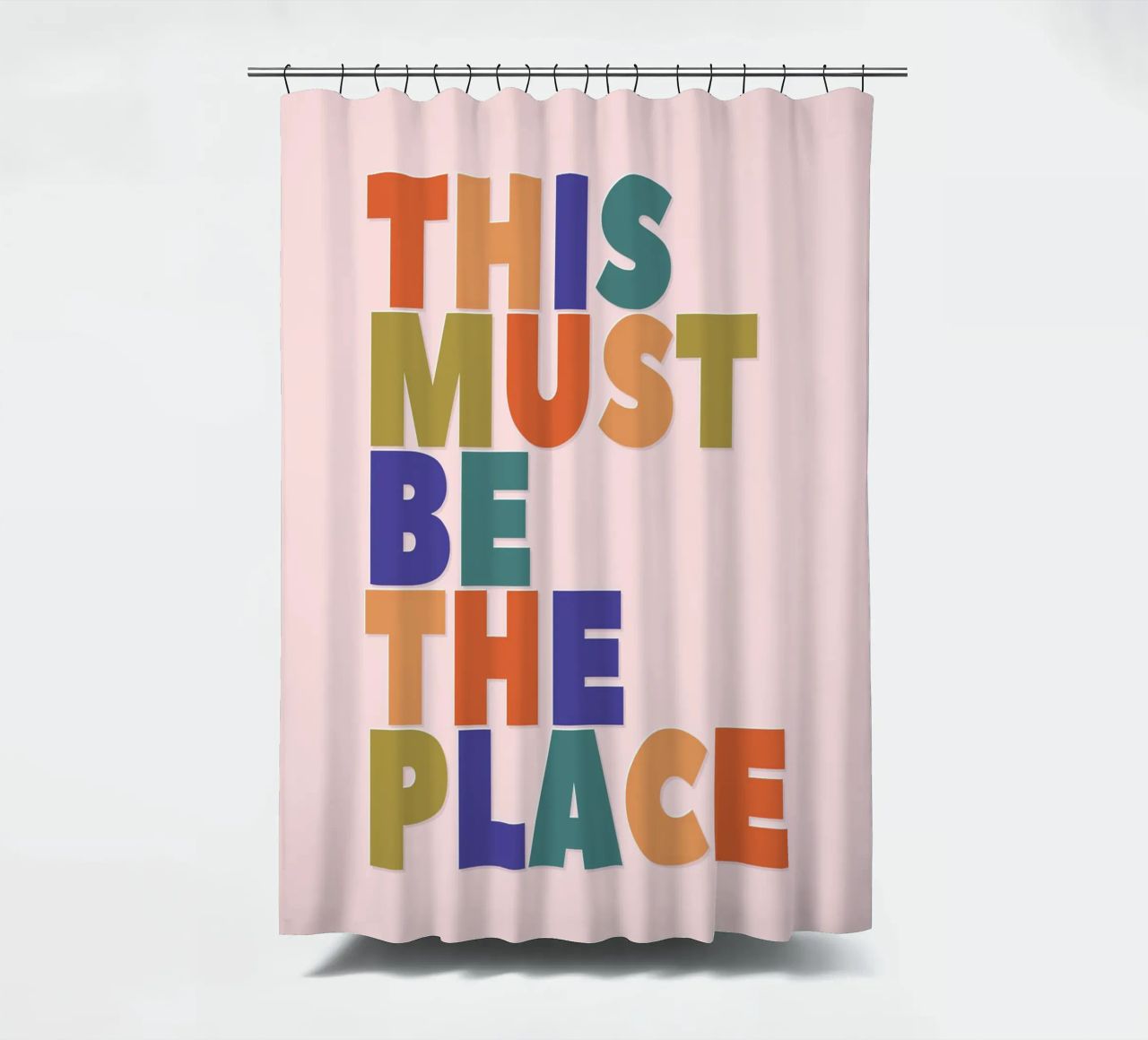 This Must Be The Place – Retro Chunky Typography Print Duschvorhang von showmemars