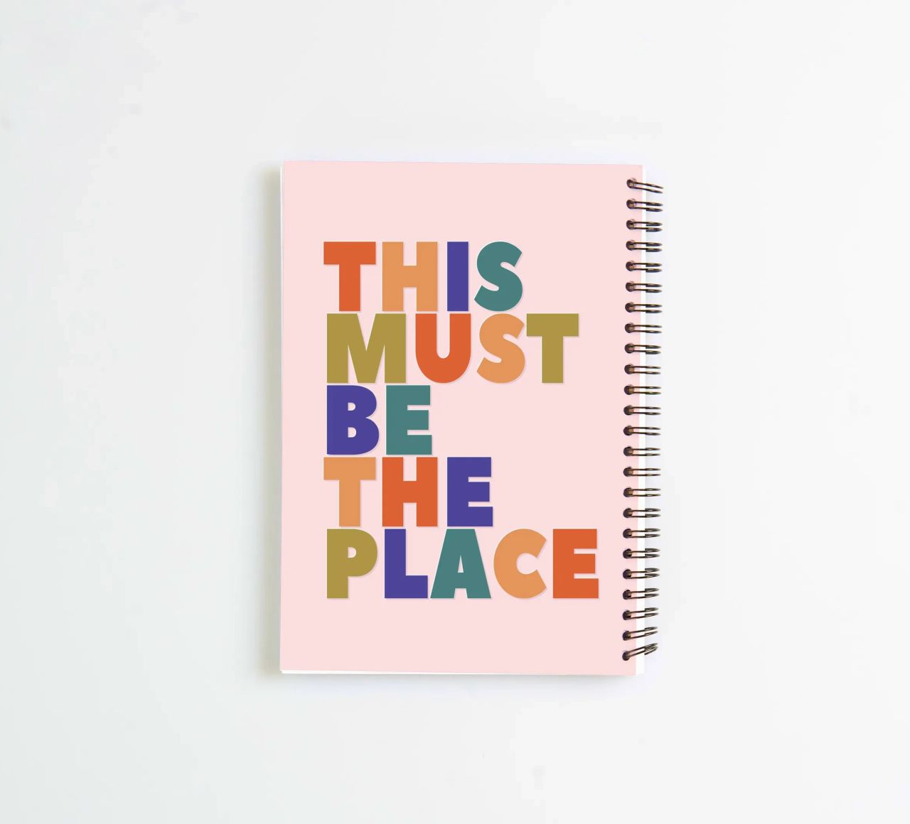This Must Be The Place – Retro Chunky Typography Print Ringbuch von showmemars