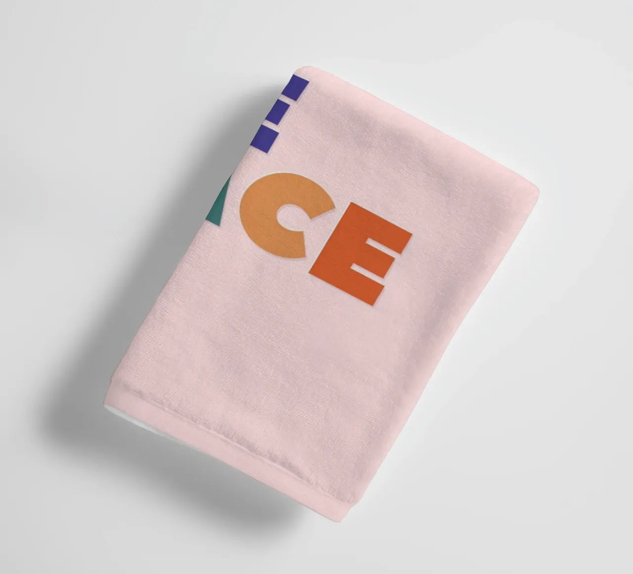 This Must Be The Place – Retro Chunky Typography Print asciugamano da bagno da showmemars