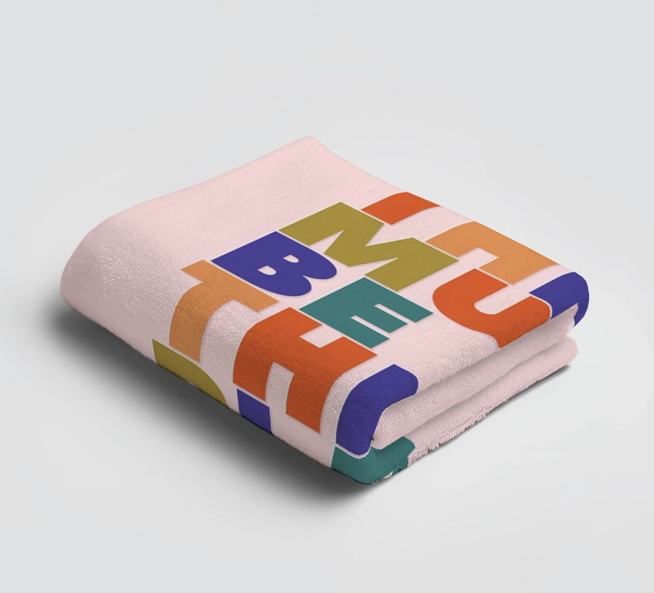 This Must Be The Place – Retro Chunky Typography Print Handtuch von showmemars