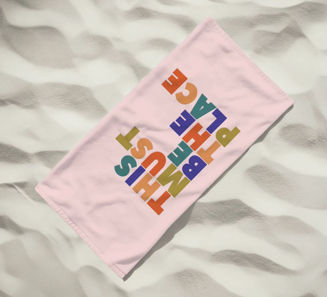 This Must Be The Place – Retro Chunky Typography Print serviette de plage de showmemars