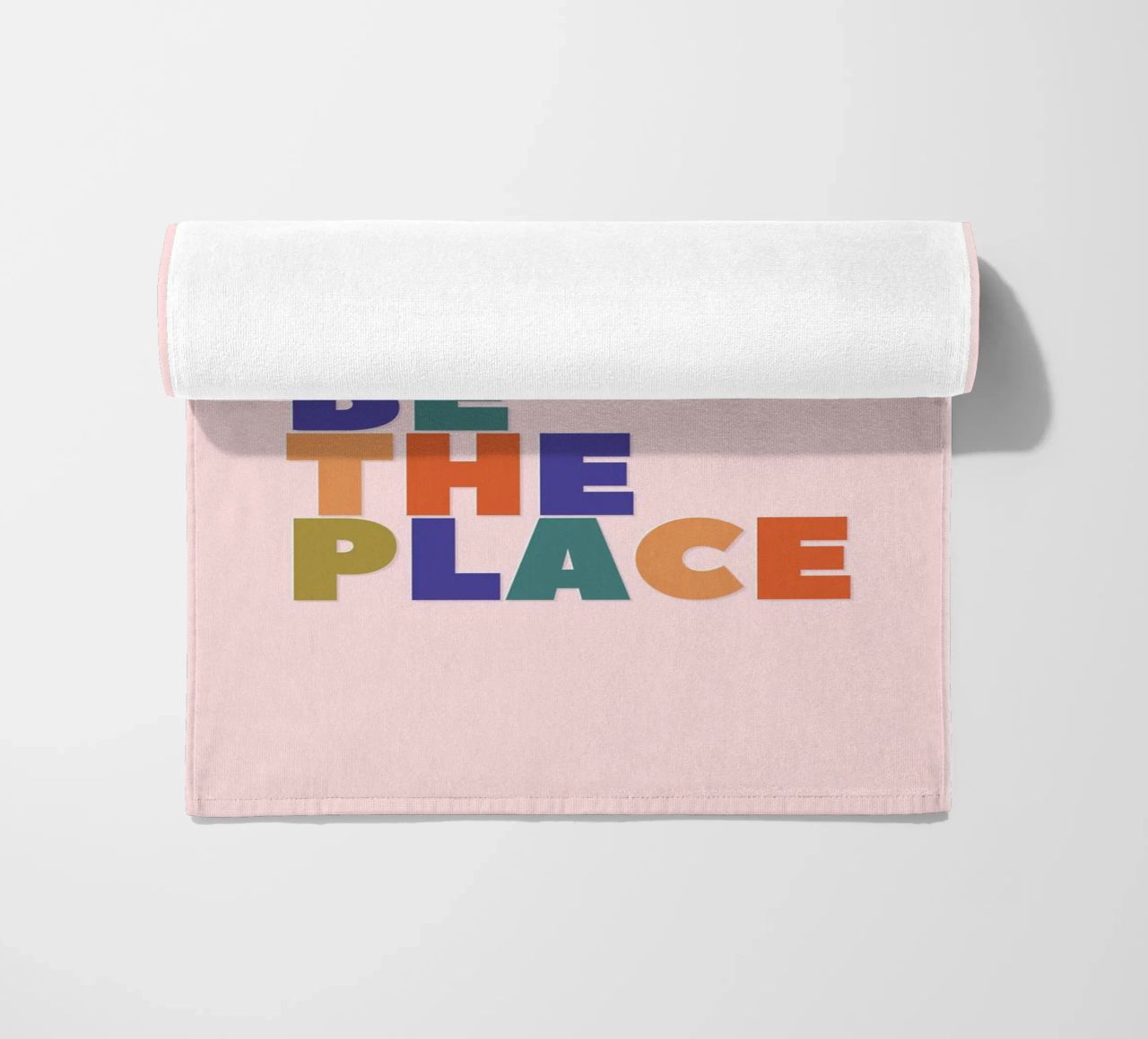 This Must Be The Place – Retro Chunky Typography Print serviette de plage de showmemars