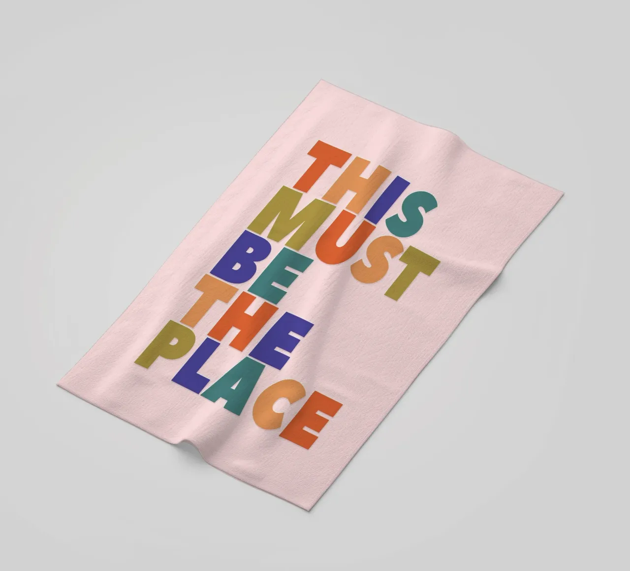 This Must Be The Place – Retro Chunky Typography Print telo mare da showmemars