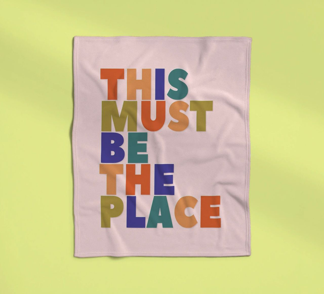 This Must Be The Place – Retro Chunky Typography Print coperta in pile da showmemars