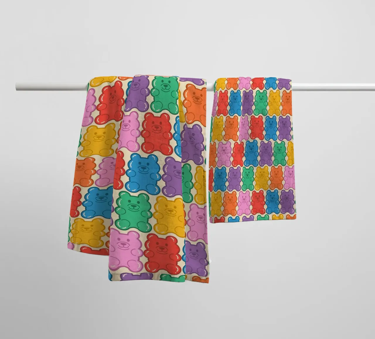Colorful Gummy Bear Pattern – Fun & Playful Retro Print asciugamano da bagno da showmemars