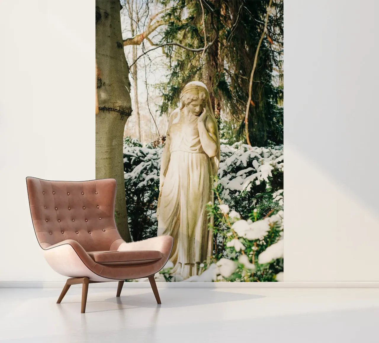 Une commémoration silencieuse dans la neige - La statue du cimetière en hiver papier peint photo de Bold and Retro