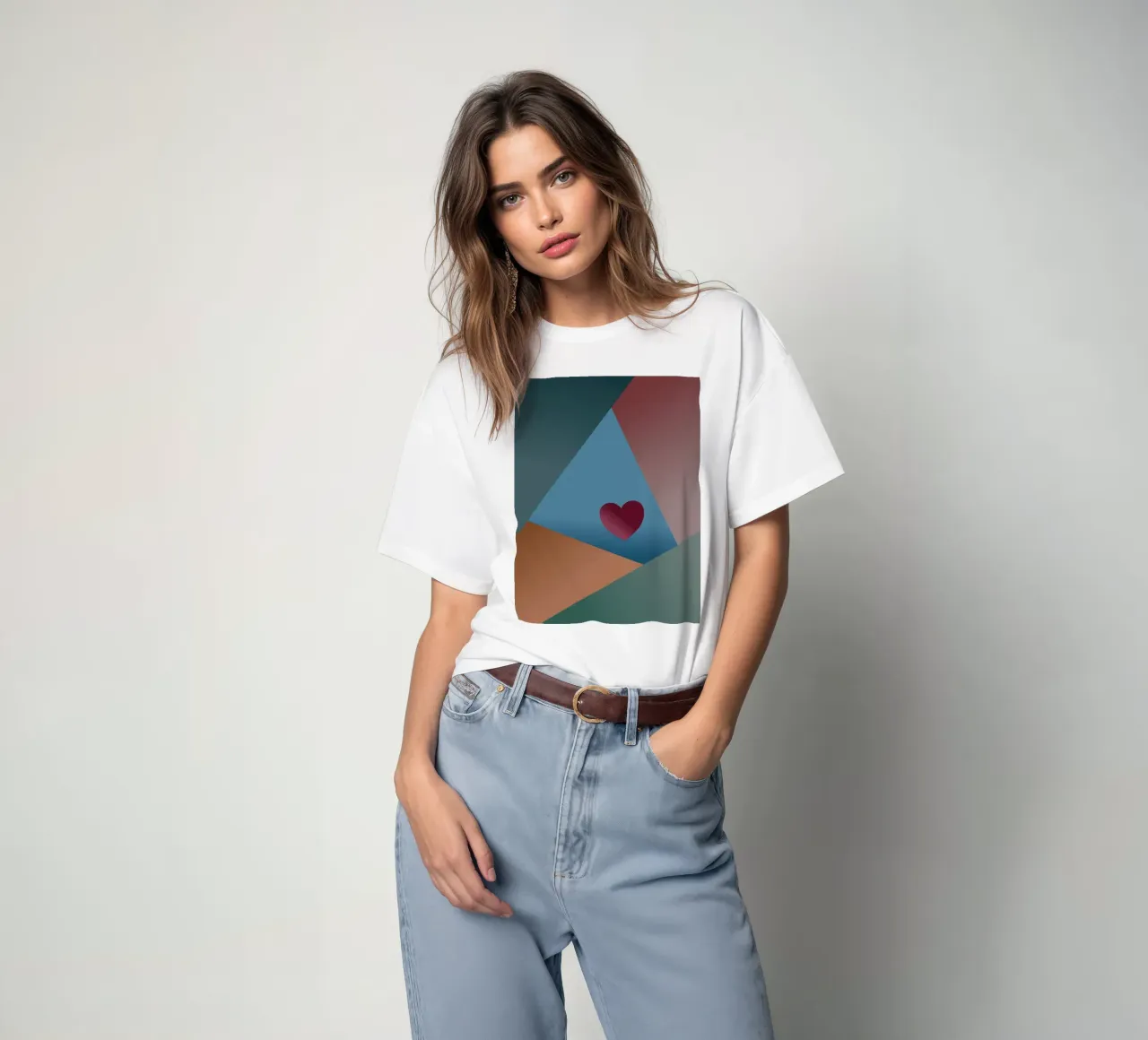 Forme geometriche colorate e un cuore rosso t-shirt da Something for you