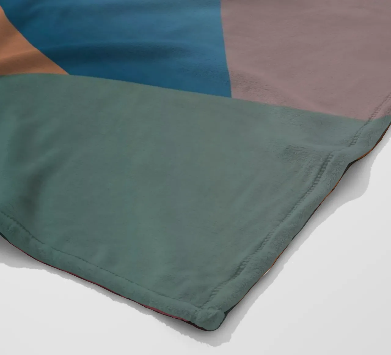 Forme geometriche colorate e un cuore rosso coperta in pile da Something for you