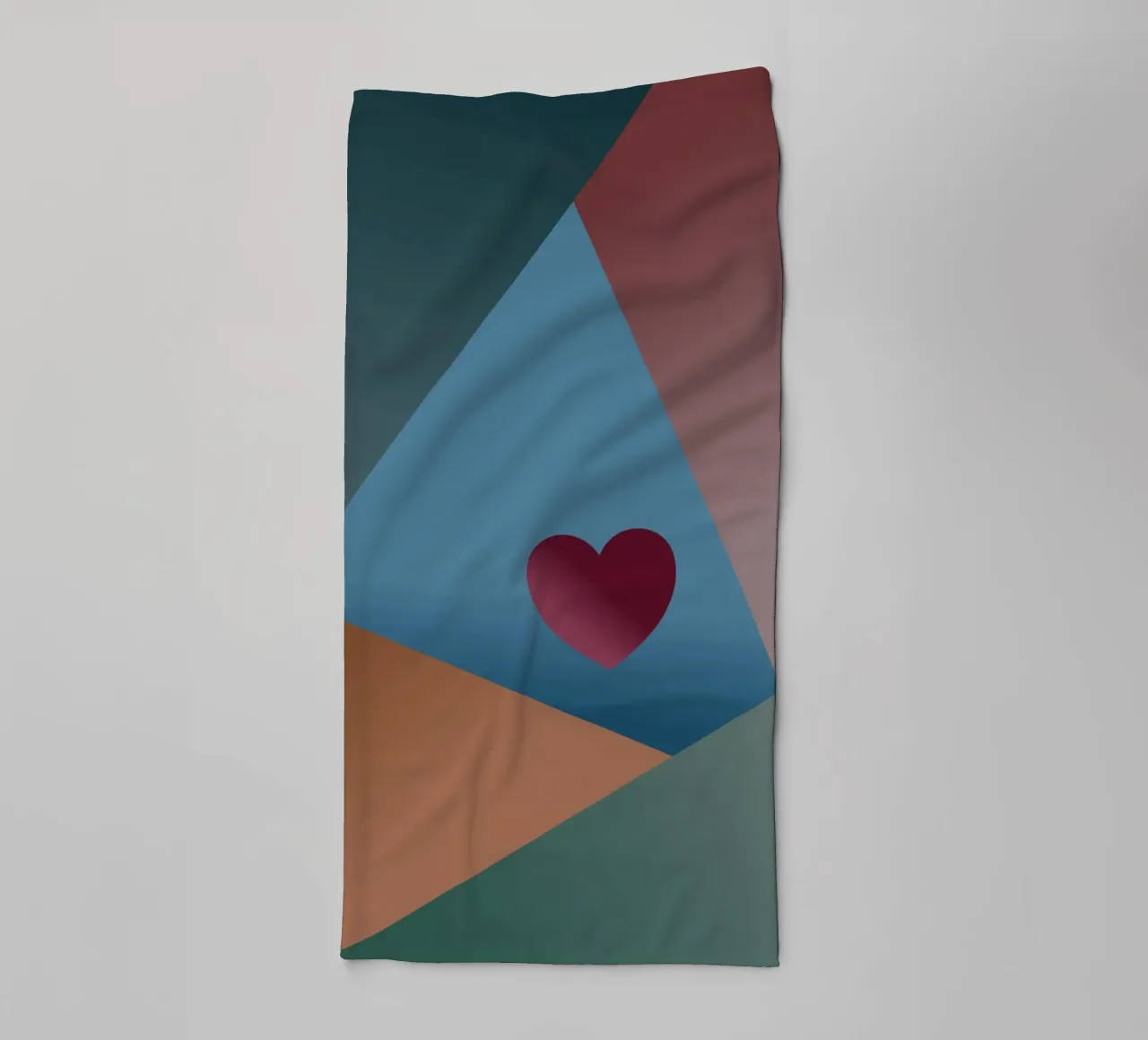 Forme geometriche colorate e un cuore rosso asciugamano da bagno da Something for you